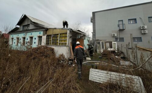 Павлодарские полицейские спасли из горящего дома мужчину