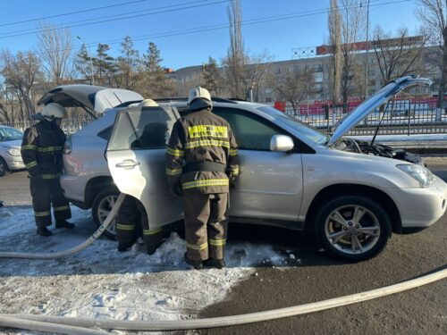 Павлодарские пожарные предотвратили возгорание автомобиля