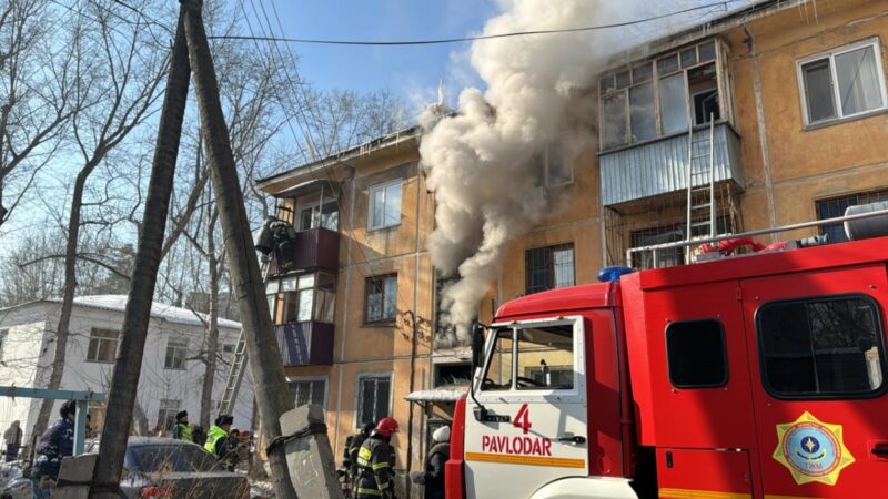 В Павлодаре при пожаре в доме на Сураганова пострадал мужчина