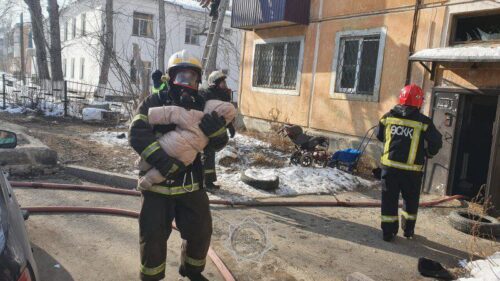 ДЧС: в Павлодаре из-за пожара эвакуируют жильцов дома на Сураганова