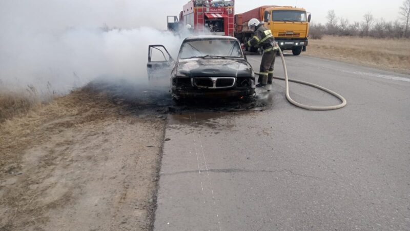 На трассе Павлодар-Успенка сгорела легковушка