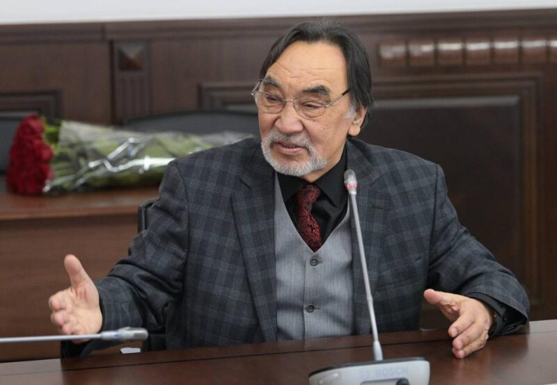 В Павлодаре презентуют сборник «Шахимардан Абай шыңында»