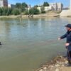 Павлодарские спасатели ищут упавшего с моста в Усолку мужчину