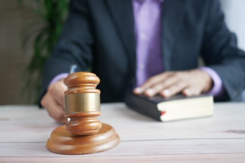 В Павлодаре присяжные признали пенсионерку виновной в убийстве сожителя