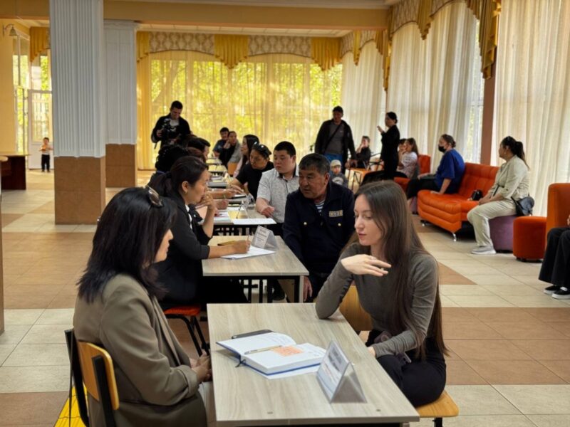 «Народный юрист»: жители Аксу получили ответы на свои вопросы