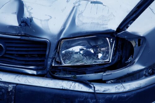 Пьяный водитель BMW врезался в фонарный столб в Павлодаре