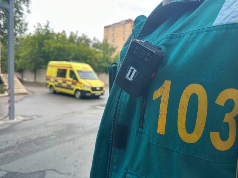 Бригады скорой в Павлодаре оснастили видеожетонами: с начала года произошло три случая нападения на медиков