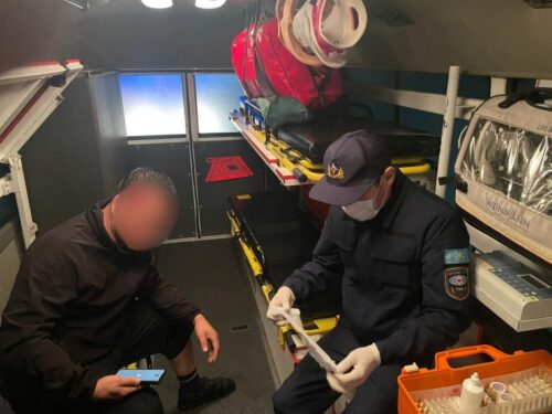 При столкновении легковушки с грузовиком на трассе Павлодар-Кызылорда пострадало семеро человек