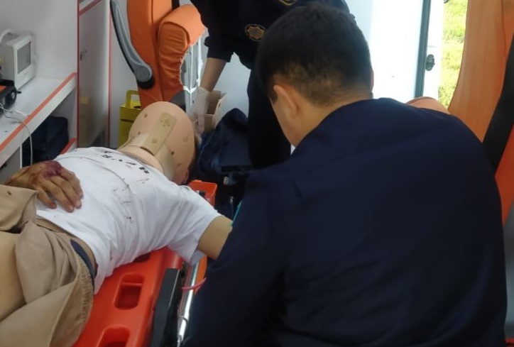 Павлодарские спасатели освободили парня из покореженного в ДТП авто