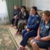 Мать выбросила детей из окна: отец подал на развод