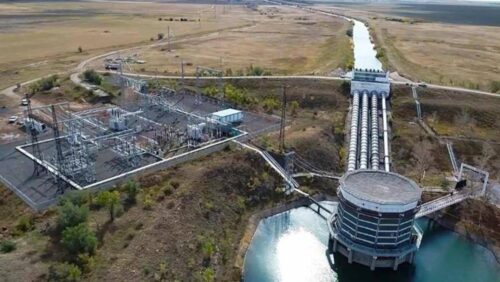 На канале имени Сатпаева приступили к установке новых трансформаторов