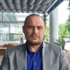 Даже после насекомого на шее Джей Ло Минсельхоз не верит в саранчу