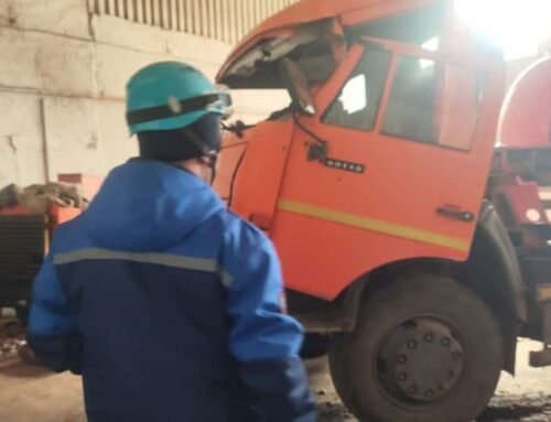 В Аксу водителя зажало в кабине «Камаза»