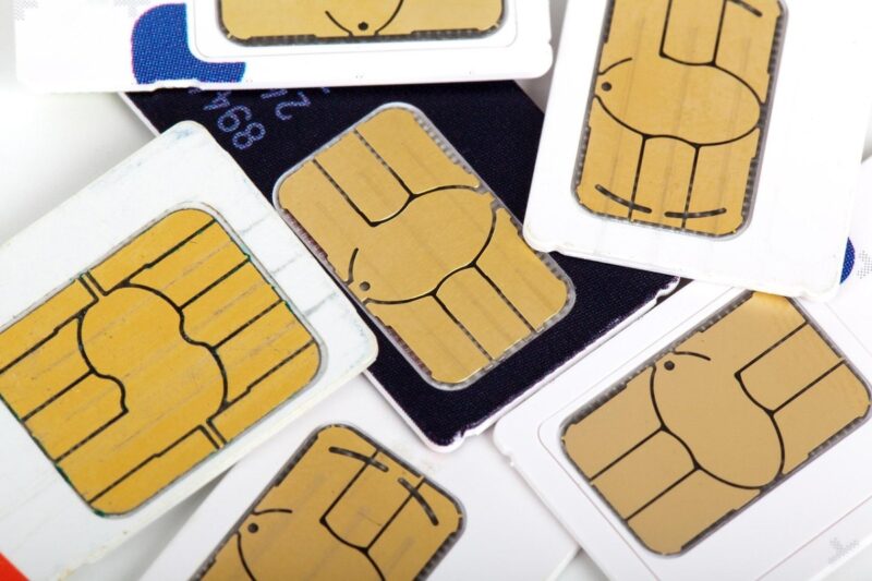 В Экибастузе задержали двух студентов за сдачу SIM-карт в аренду мошенникам