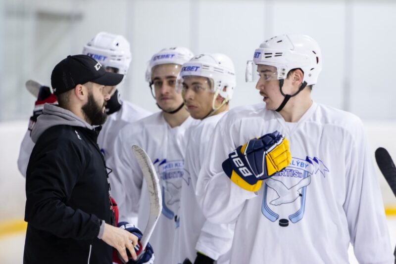 Павлодарский хоккейный клуб пополнили два нападающих
