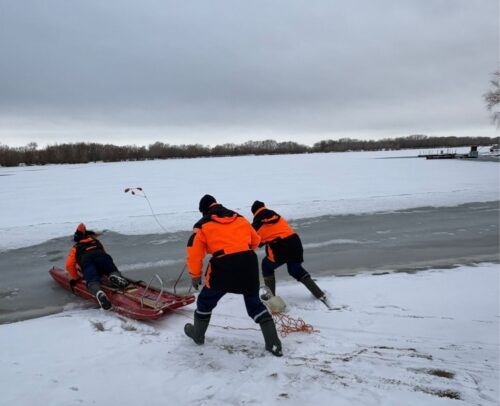 Павлодарцев предупредили об опасности выхода на тонкий лед