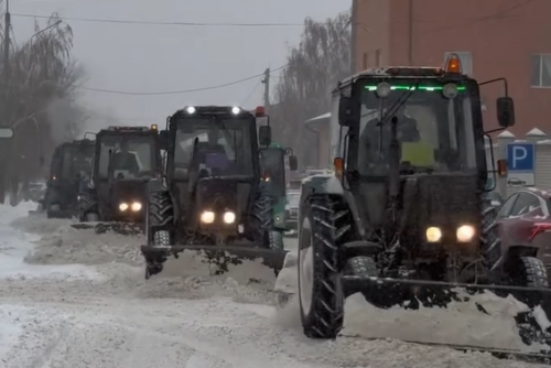 Снегопад: коммунальщики Павлодара перешли на круглосуточный режим работы