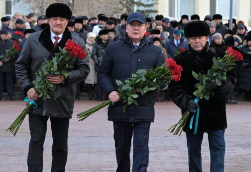 День Независимости: павлодарцы возложили цветы к мемориалу памяти жертв политических репрессий