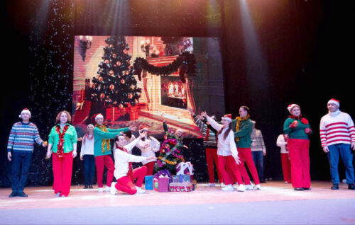 Новый год стучится в такт: артисты Павлодарской филармонии подарили зрителям праздничное настроение ﻿
