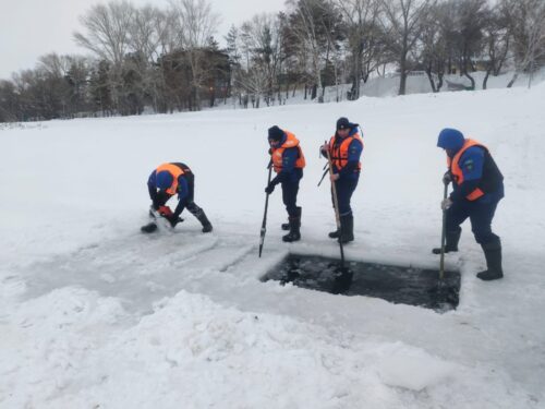 Для моржей Павлодара обустроили безопасную купель на Иртыше
