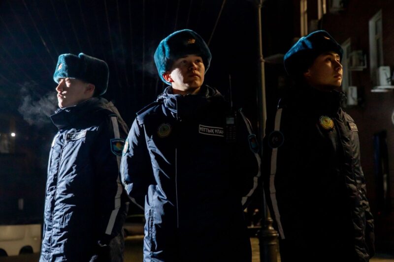 В Павлодаре гвардейцы помогли потерявшемуся мальчику