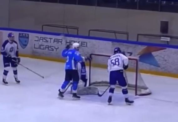 Звездный игрок «Барыса» поддержал молодых павлодарских хоккеистов