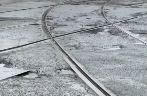 В Павлодаре начали заделывать ямы на дорогах