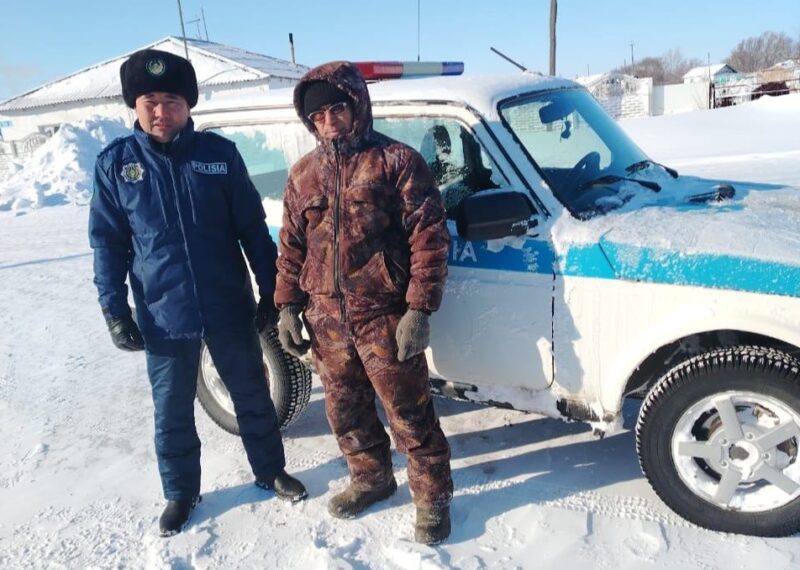Павлодарский участковый спас заблудившихся в степи сельчан