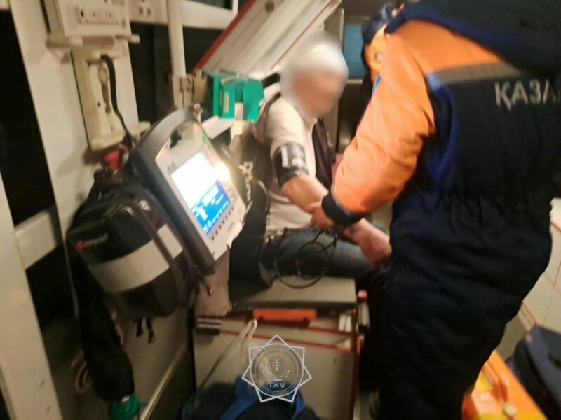 Лопнуло колесо: двое человек пострадали в ДТП на трассе Астана-Павлодар