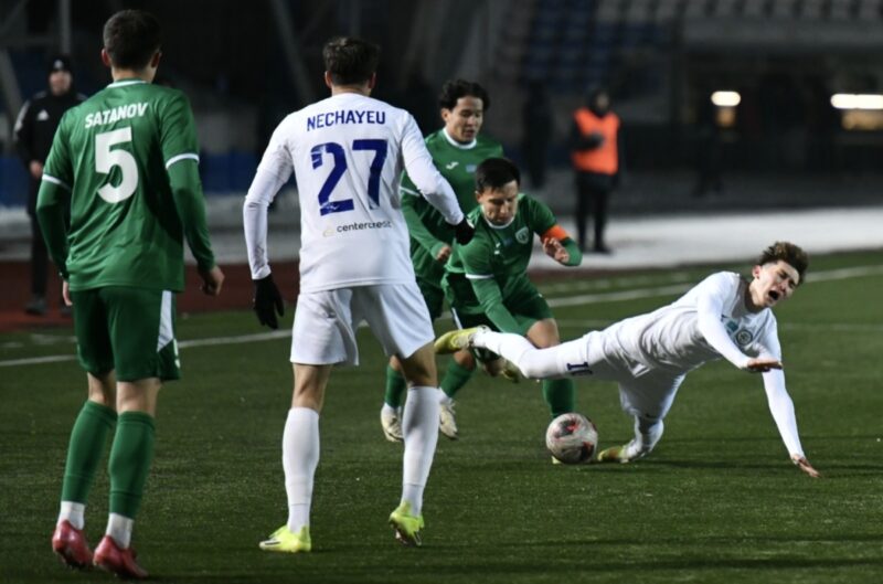 Фото: матч между павлодарским «Иртышом» и «Атырау» завершился вничью