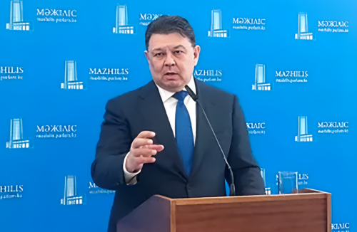 Канат Бозумбаев назвал загадочную болезнь, из-за которой режут скот соседи