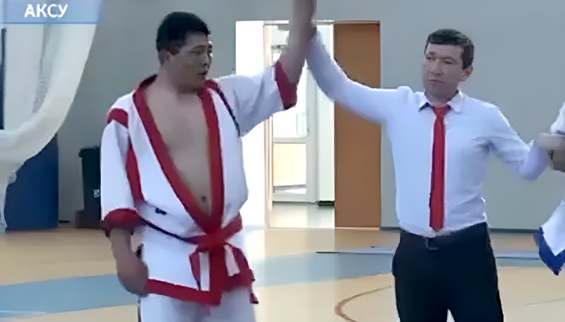 Аксуский палуан за 15,6 миллиардов тенге поборет павлодарских комаров