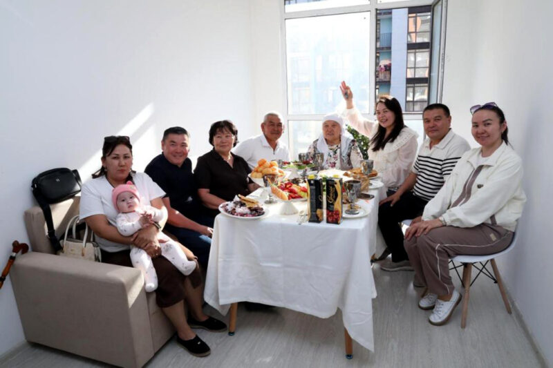 Молодые ученые заселились в квартиры, врученные президентом