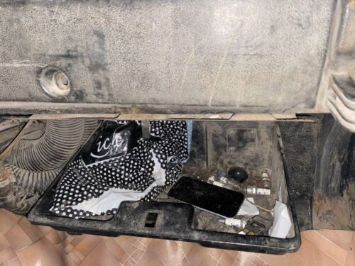 В Павлодаре водитель мусоровоза пытался провезти в колонию айфон