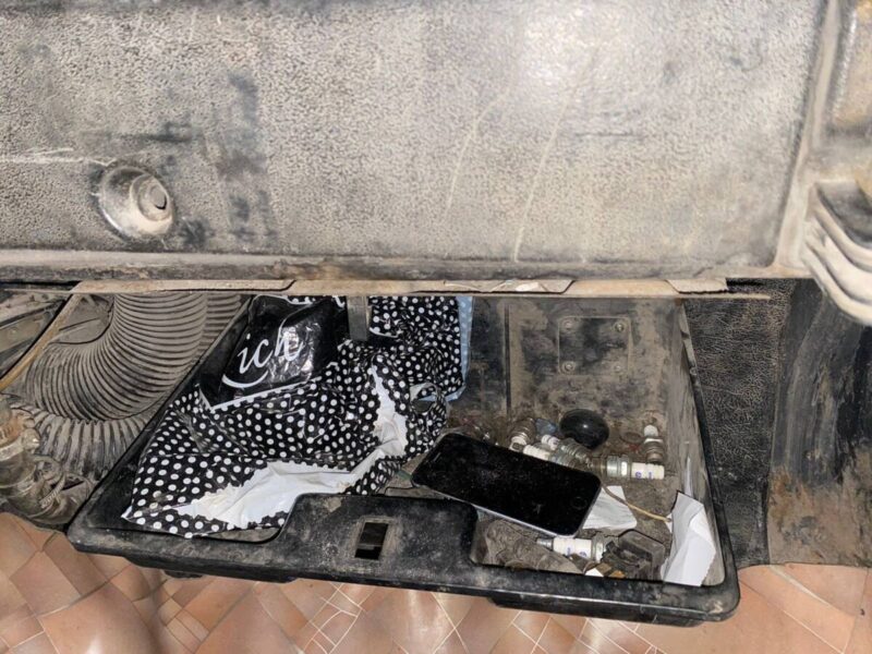 В Павлодаре водитель мусоровоза пытался провезти в колонию айфон