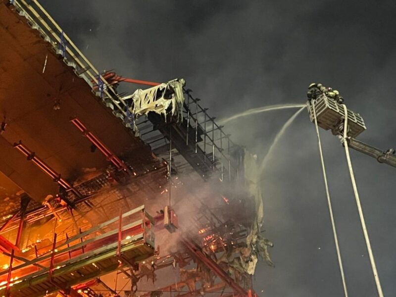 Медики рассказали о состоянии пострадавшего при пожаре на строящемся мосту в Павлодаре