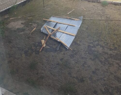 Почти 30 кровель сорвало ураганом в Павлодарской области