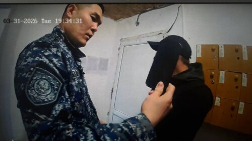 В Экибастузе осужденный пытался пронести в колонию телефон