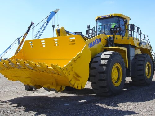 На разрезе «Богатырь Комир» запустили новый погрузчик Komatsu весом 118 тонн