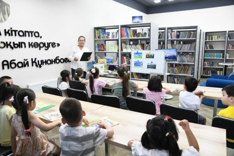 Экочас провели в столичной библиотеке для дошколят
