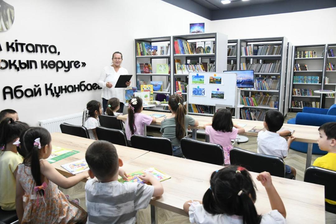 Экочас провели в столичной библиотеке для дошколят