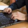 Численность занятого населения в ключевых отраслях экономики продолжает расти
