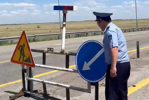 На участке трассы Астана-Павлодар временно перекрыли одну полосу