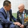 Асаин Байханов поздравил ветерана Великой Отечественной войны со 100-летием