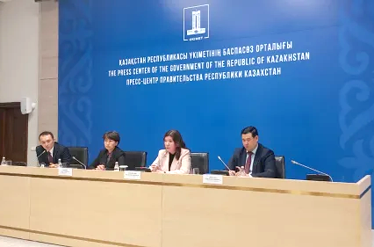 По черному и синему цвету школьной формы проведено целое совещание
