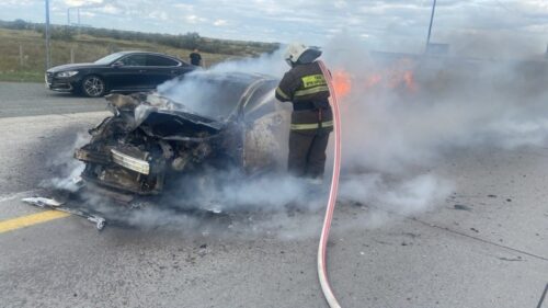 На трассе Экибастуз-Павлодар после ДТП загорелся автомобиль