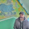 Искусство в подъезде: как павлодарец создал галерею на лестничной площадке