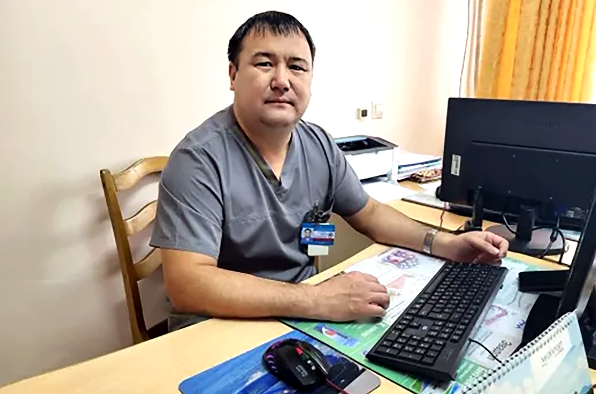 В роддоме Аксу врачи лениво смотрели, как у роженицы бьет фонтаном кровь